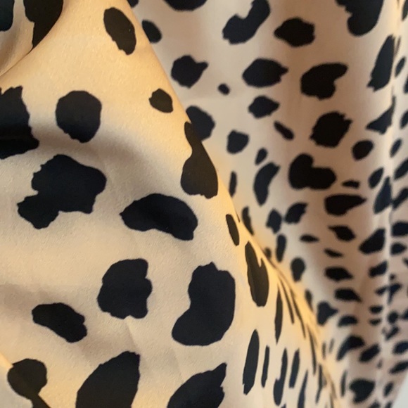 Never worn leopard silky skirt - Picture 2 of 2